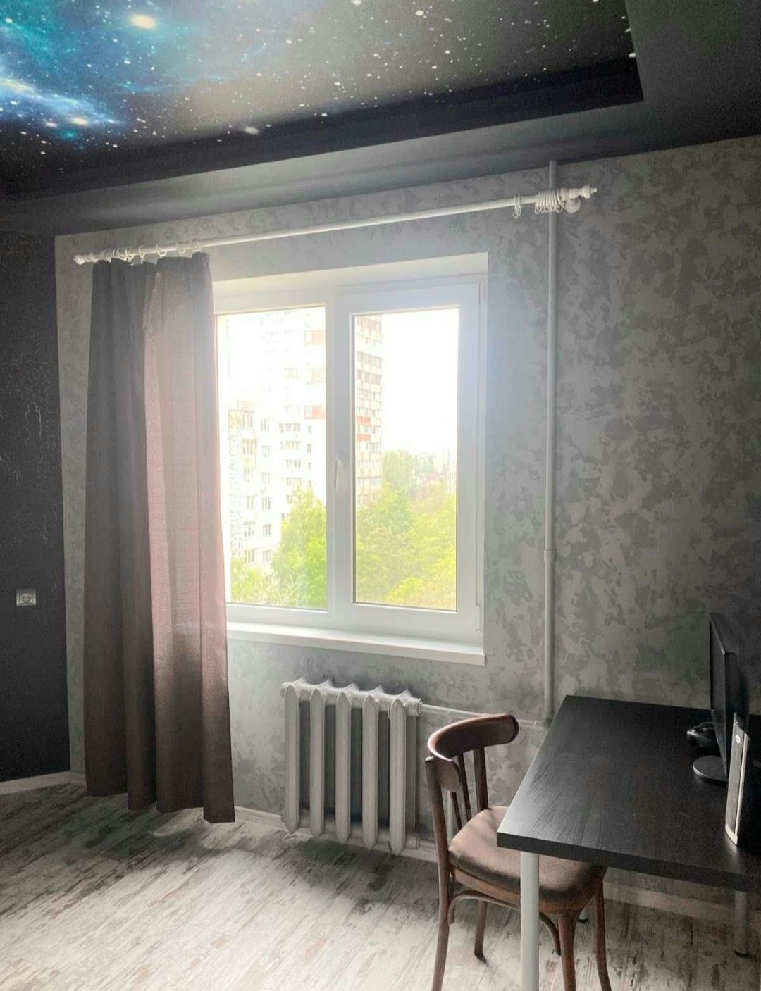 3-Room Apartment in Vuzovsky District with Balconies and Air Conditioning