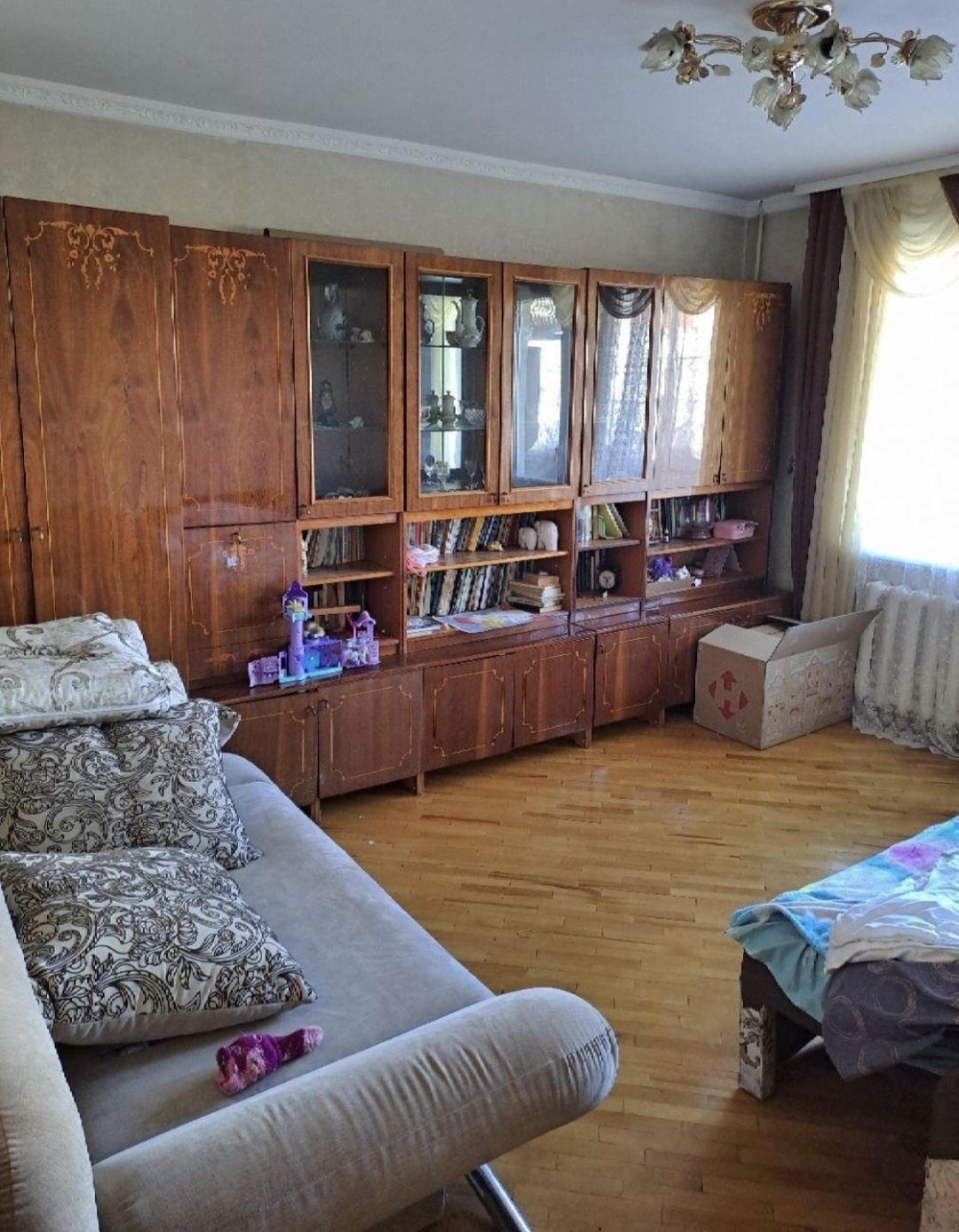 Three-room apartment in Rozvygovo area near School 13