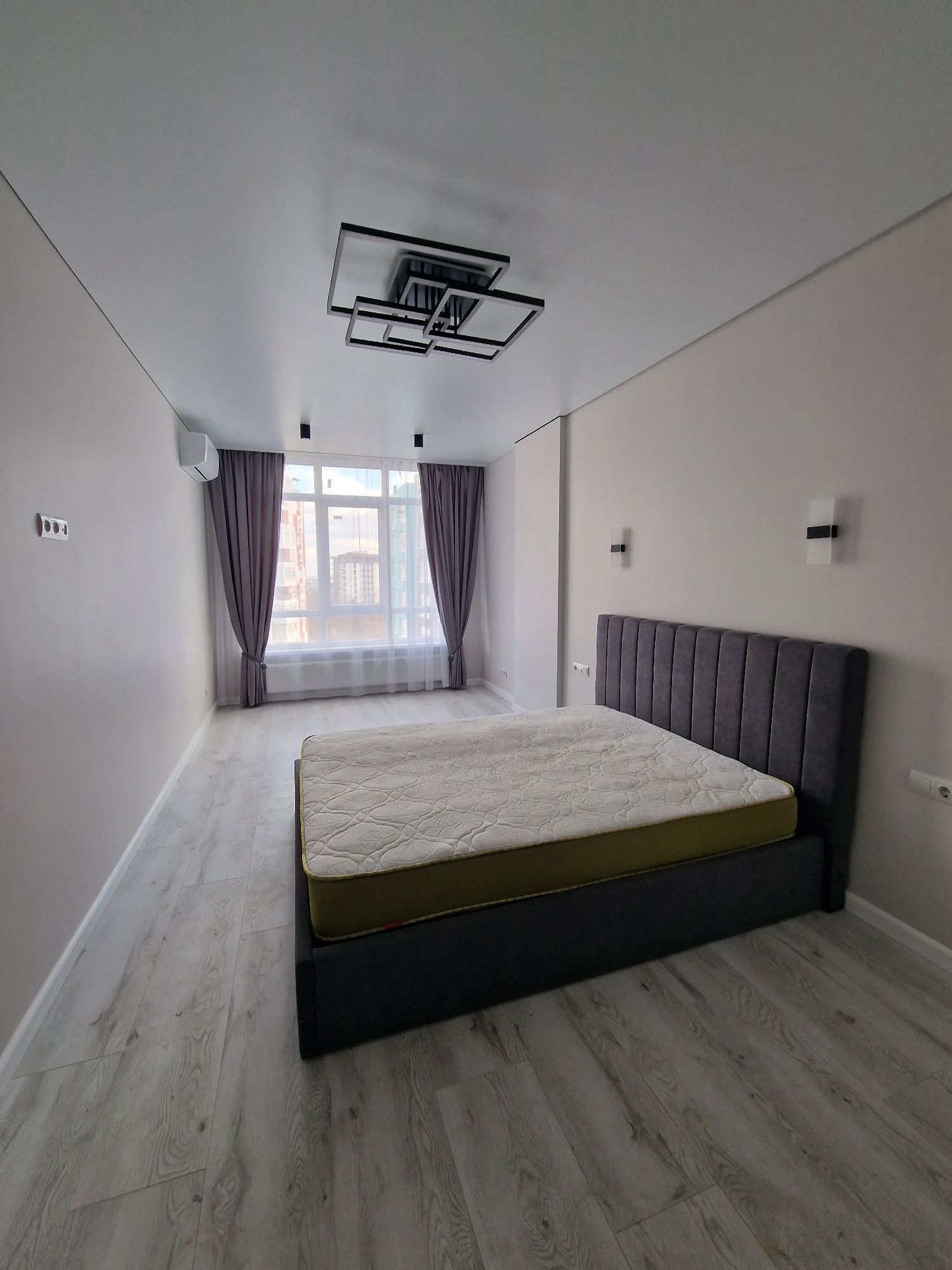 Modern Designer Apartment with Premium Kitchen in Center