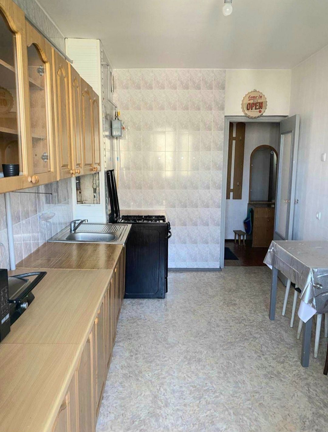3-Room Apartment in Vuzovsky District with Balconies and Air Conditioning