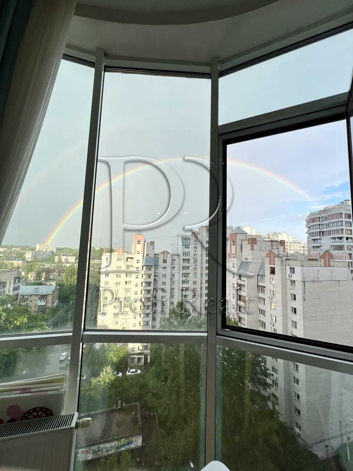 1-Bedroom Apartment in Novopechersky Yard Complex with Panoramic Windows