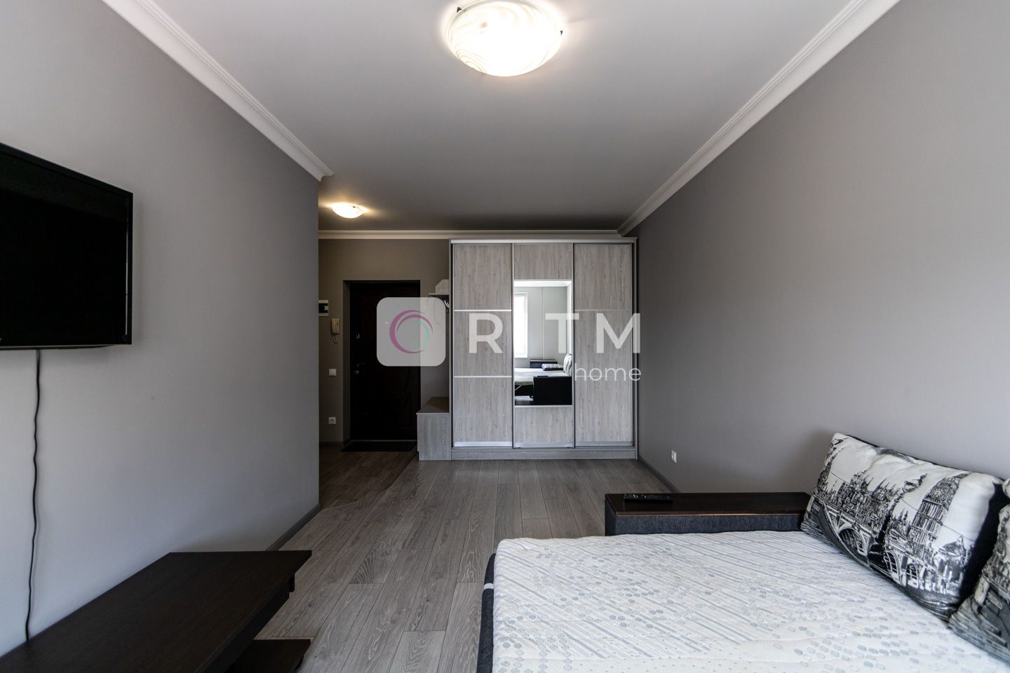 1-Room Apartment in City Center with Modern Renovation