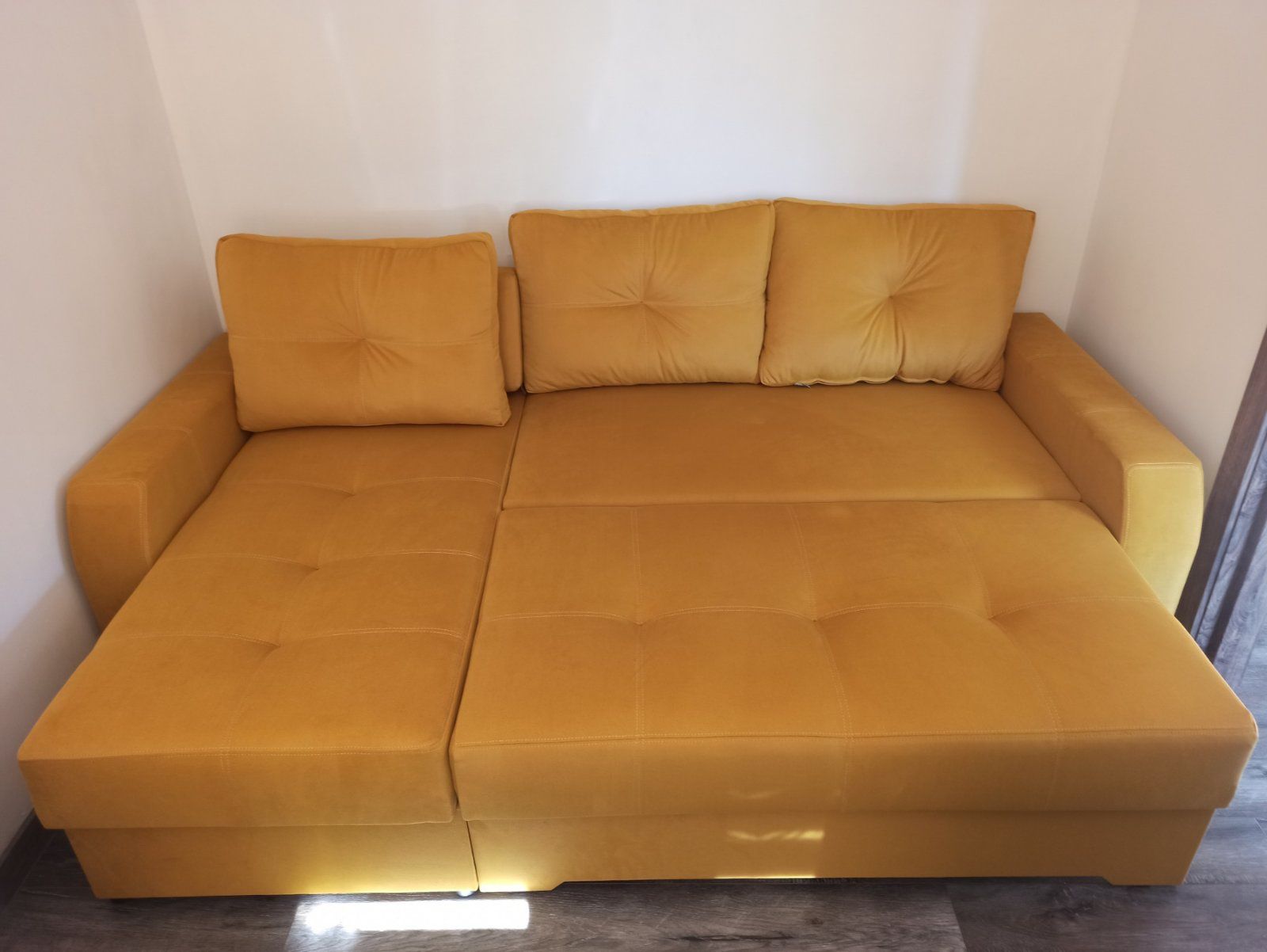 Renovated 2-Bedroom Apartment Near Transport and Amenities