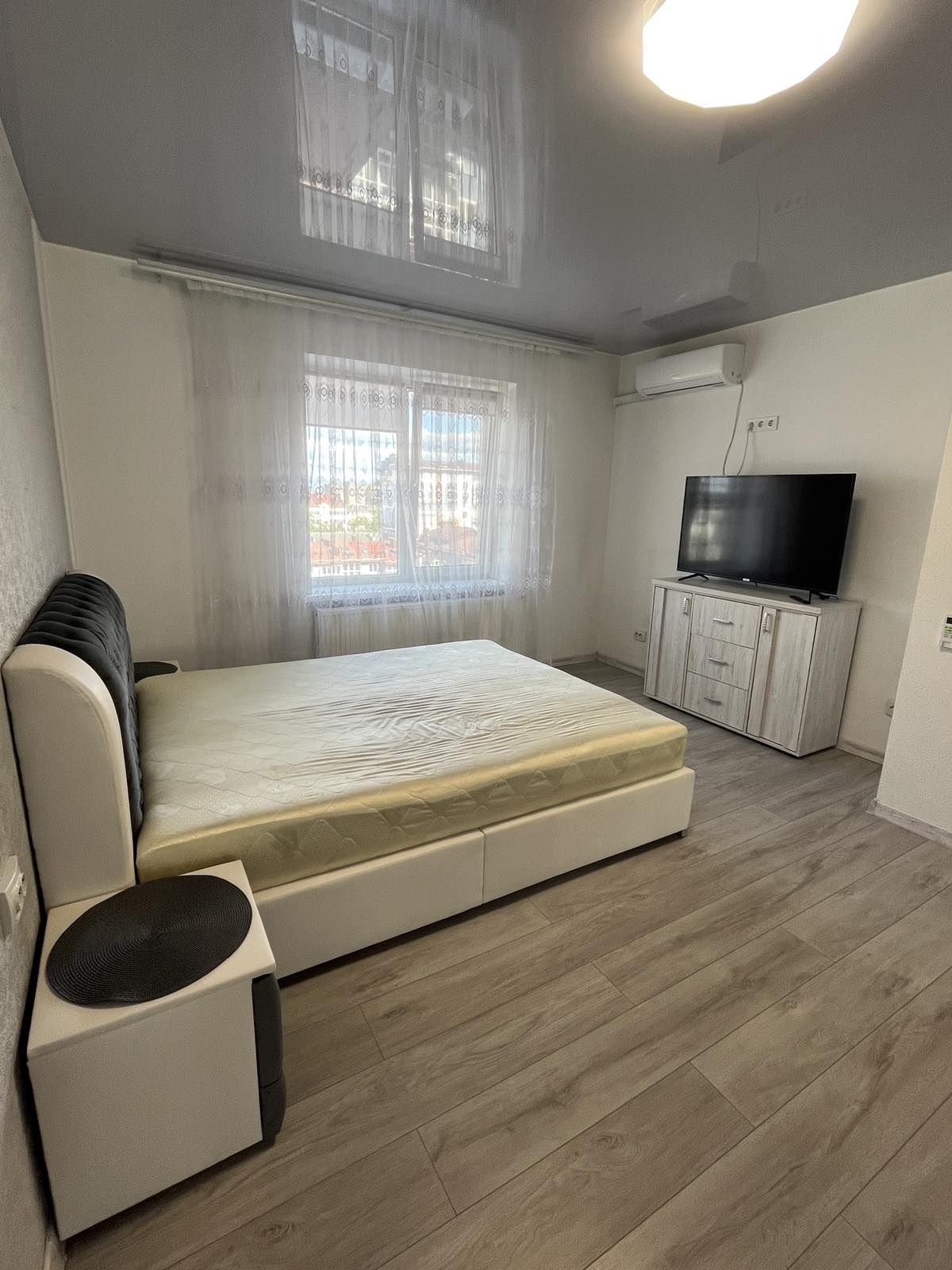 Modern 1-Bedroom Apartment in City Center with Full Amenities