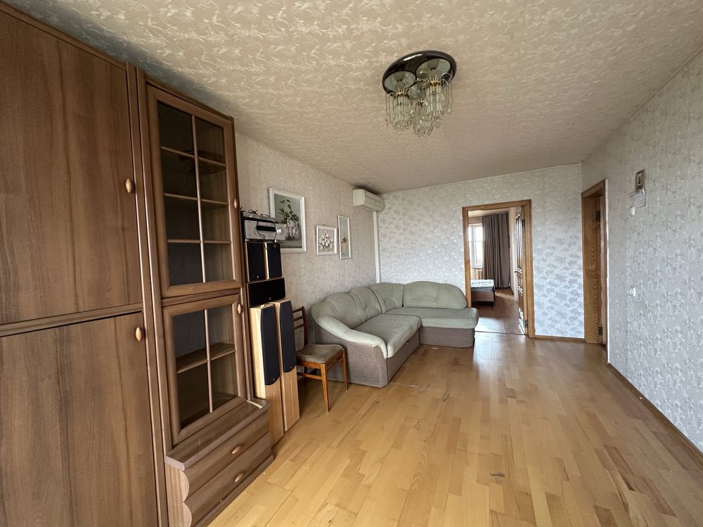 3-Room Apartment on Malyshka Street, Near Darnytsya Metro