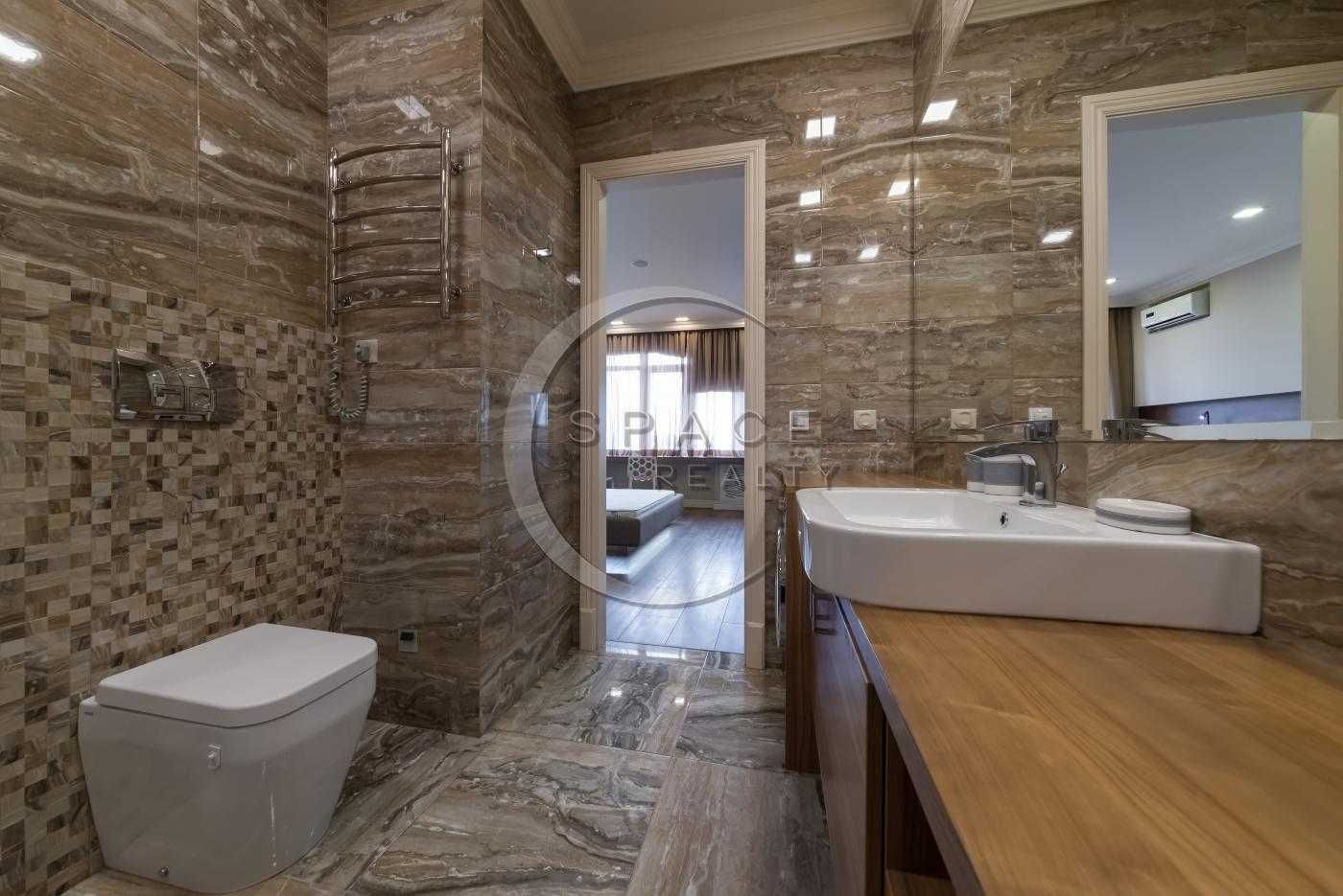 2-Room Apartment in Novopecheski Lipky Complex with Modern Design