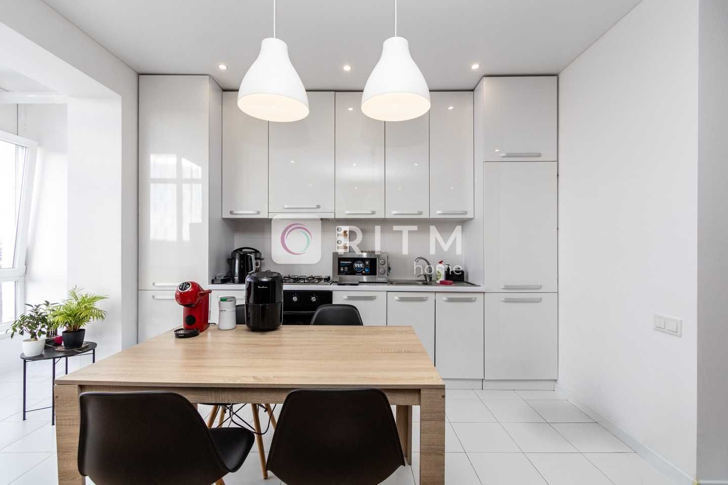 Modern Designer Studio with Panoramic Windows in Center