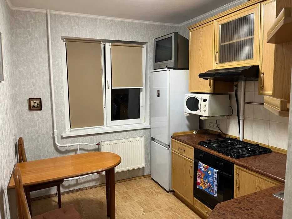 2-Bedroom Apartment Near Pecherska Metro
