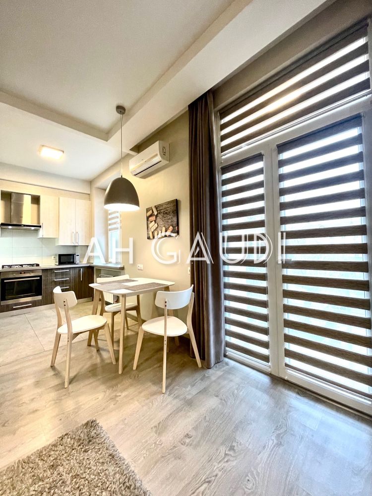 Cozy Furnished Apartment in City Center with Park View