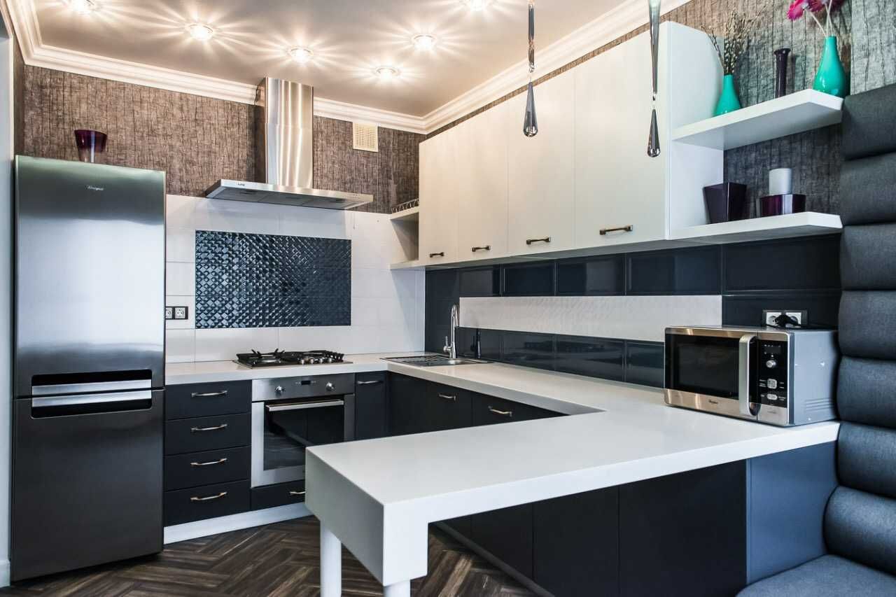 3-Room Apartment in Center, Designer Renovation, Near Metro