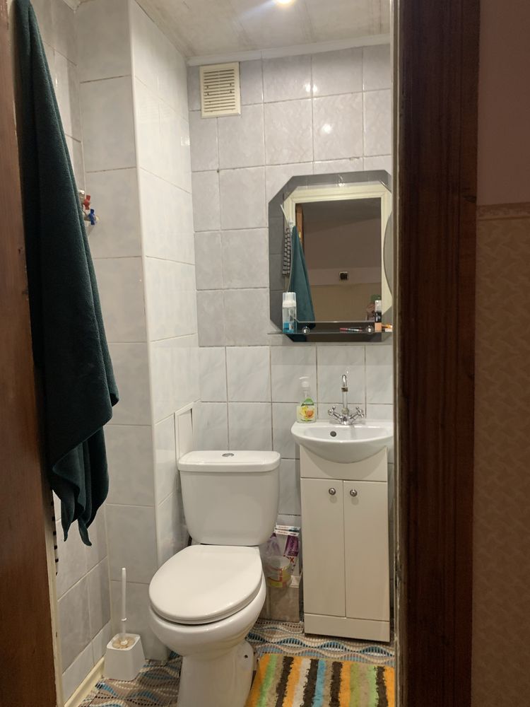 One-bedroom apartment with modern kitchen near park