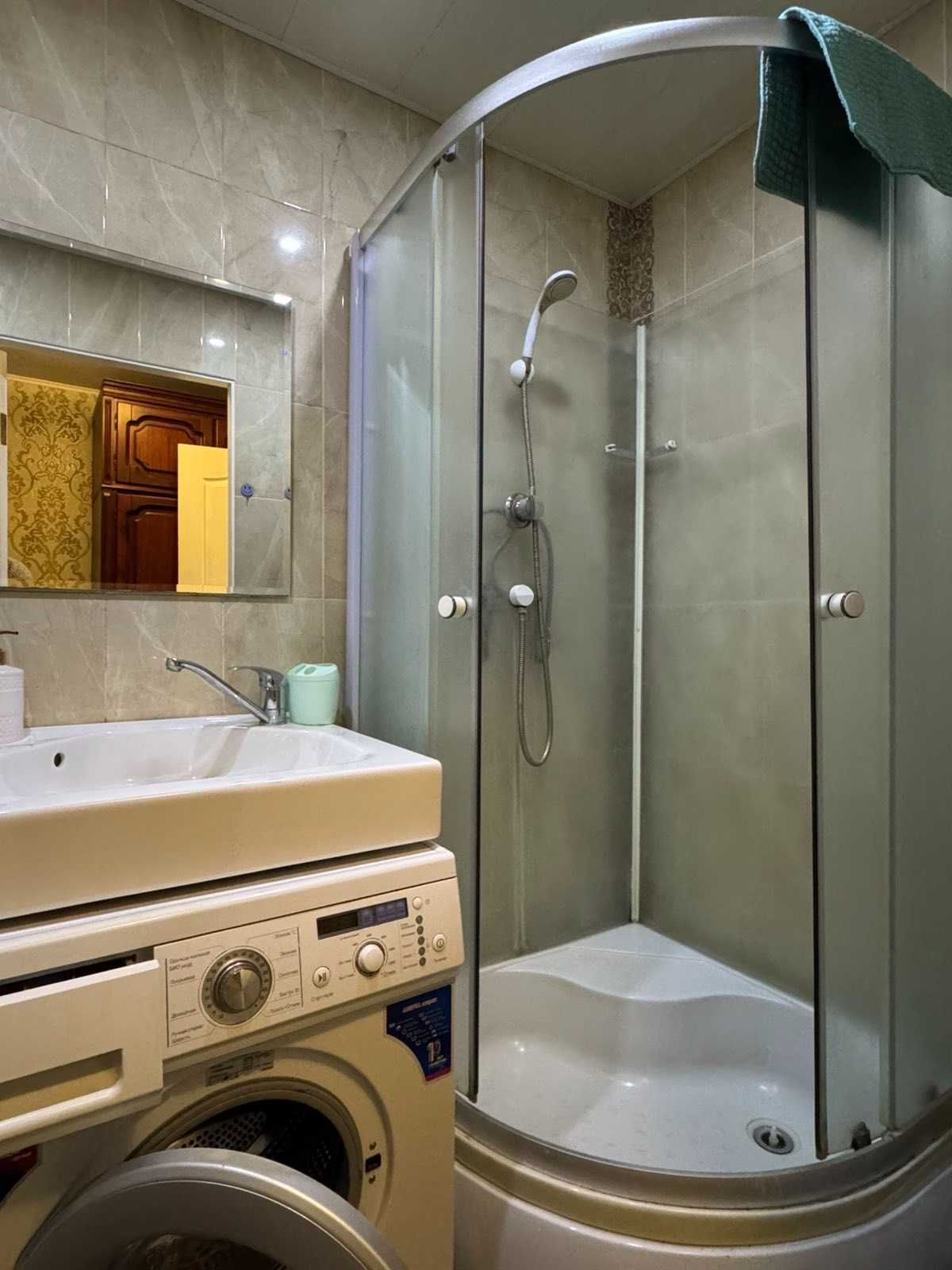 Renovated Studio Apartment Near Shopping Centers