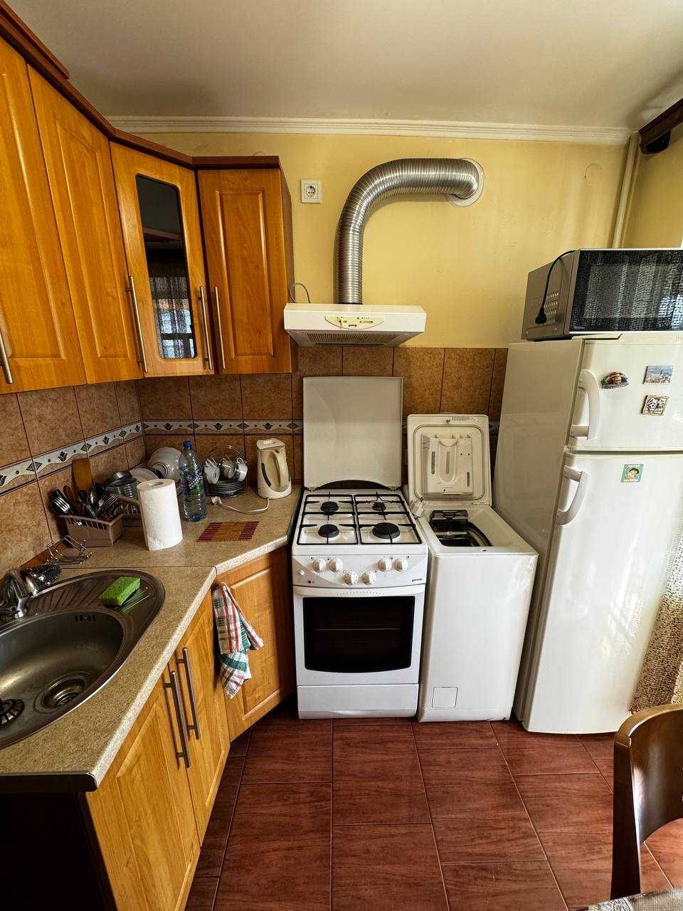 1-Room Apartment near Market with Large Balcony