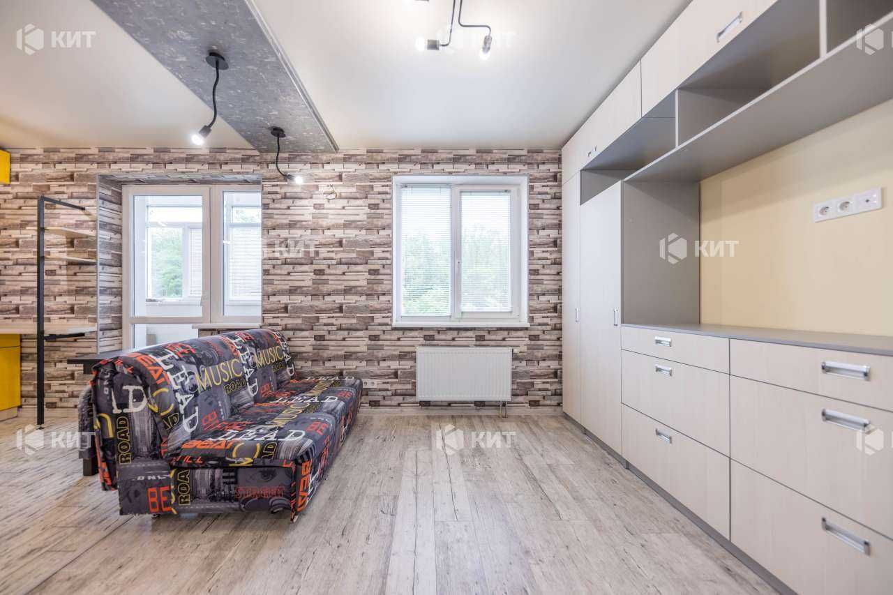 Spacious 1-bedroom apartment near Peremohy metro