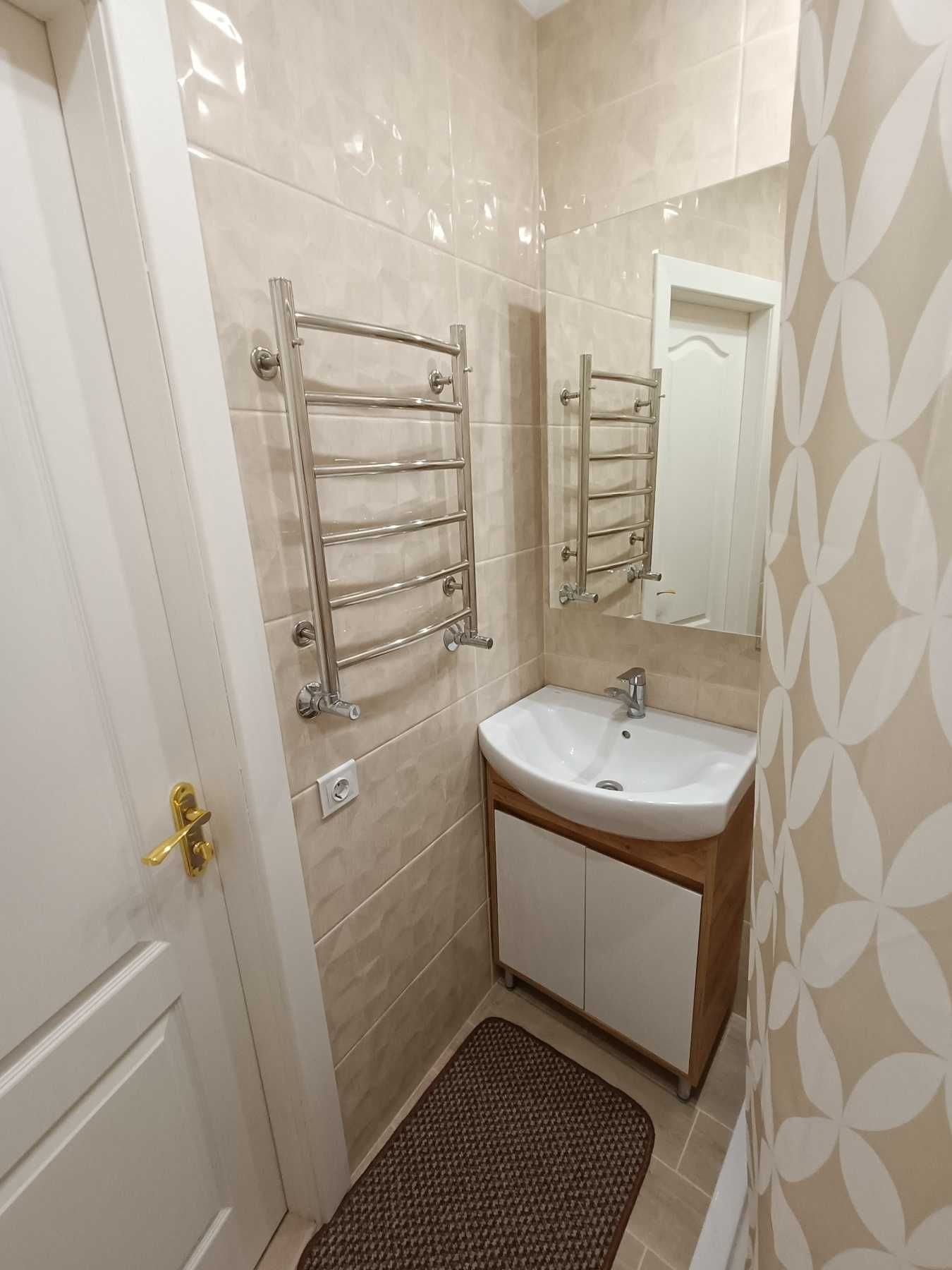 2-Room Apartment on Svobody Avenue near Cathedral