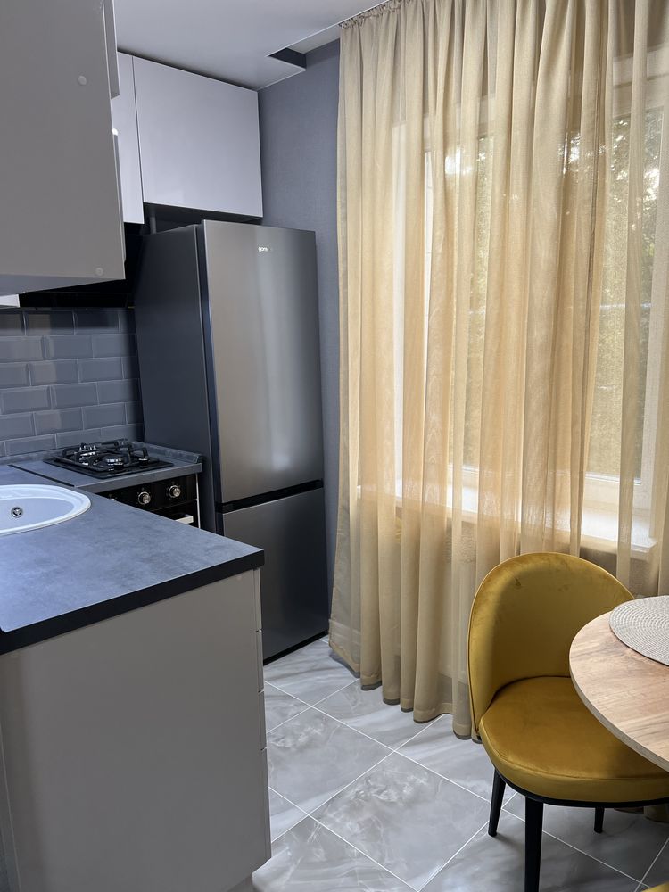 Modern Furnished 1-Bedroom Apartment near Vynohraddr Metro, Kiev
