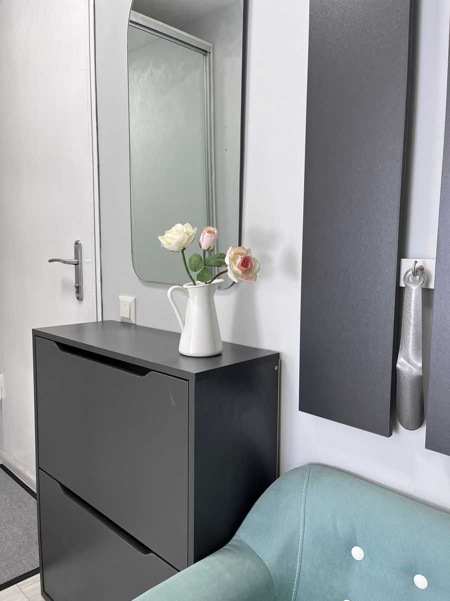 1-Bedroom Apartment on Drahomanov Street, Poznyaky District
