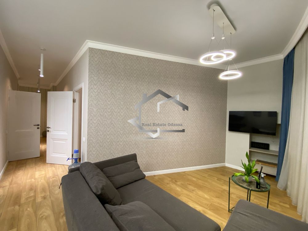 2-Bedroom Apartment in Central Location near Shevchenko Park