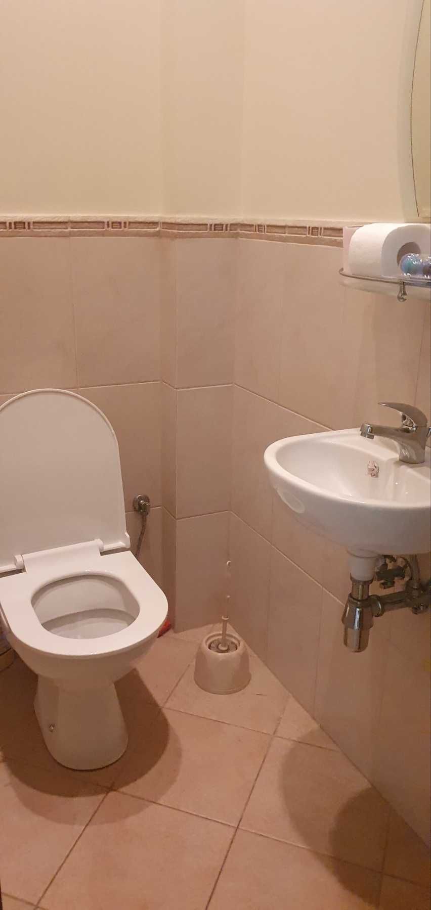 3-Room Apartment Near City Center with Two Parks, Ideal Location