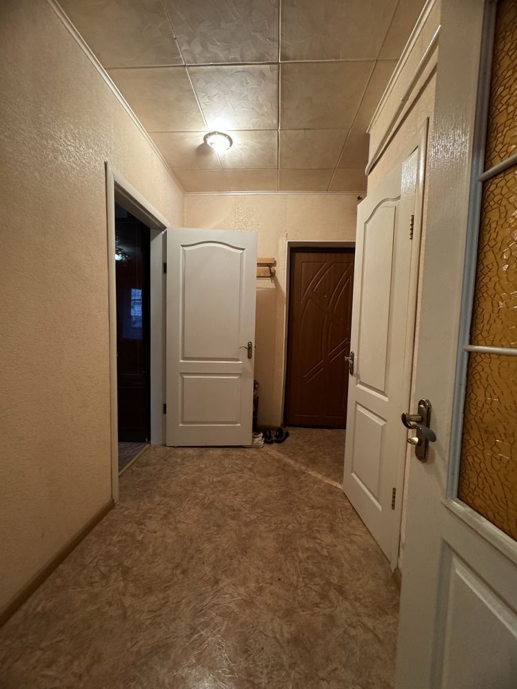 1-Room Apartment on 1st Floor of 9-Story Building