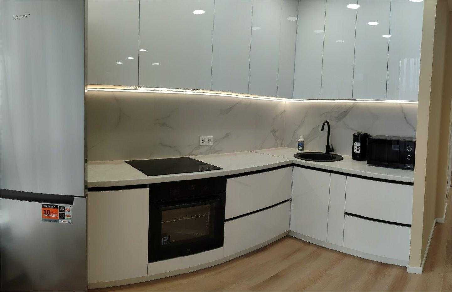 Modern Studio with Designer Renovation Near Metro