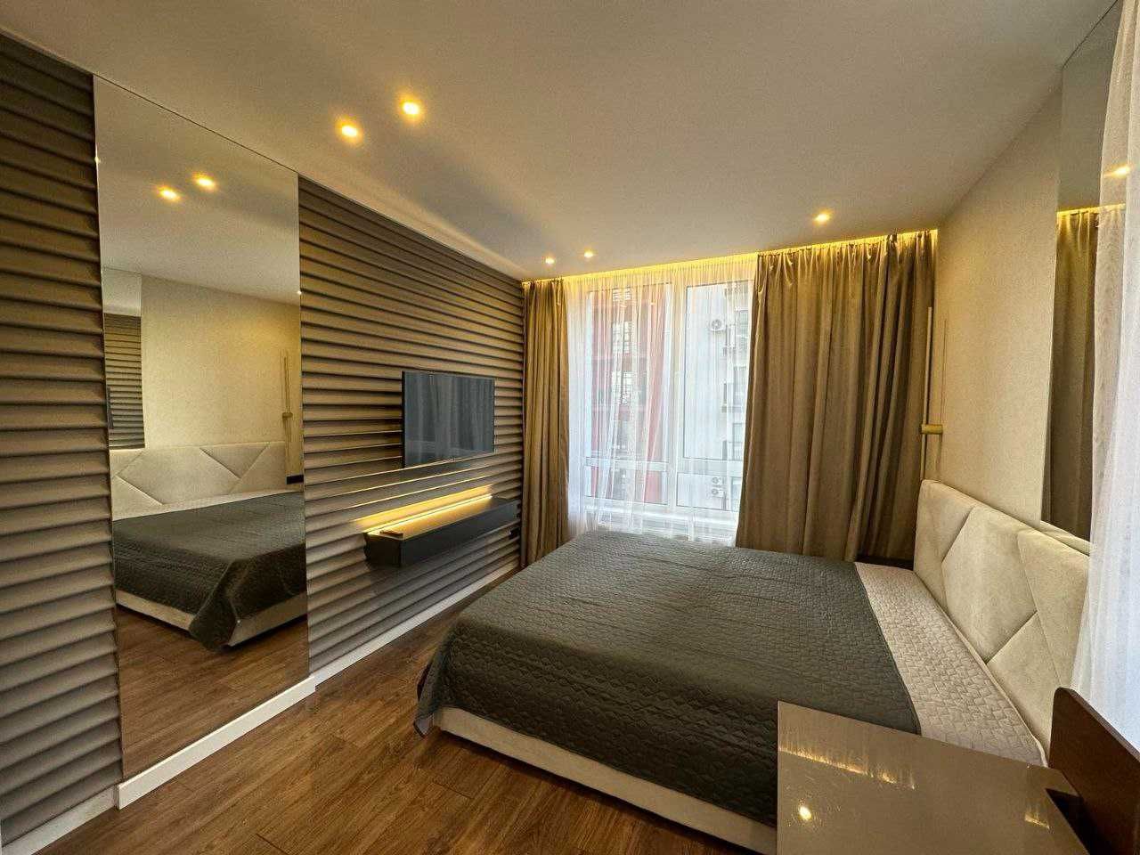 Designer Apartment in Semytsvet Complex Near City Center