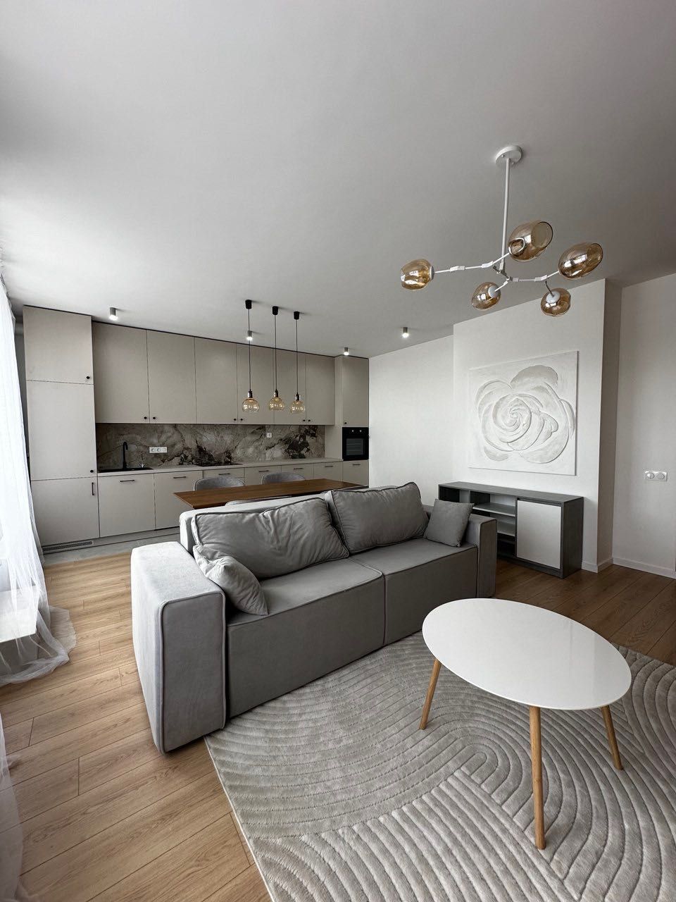 Spacious 2-Bedroom Apartment in Parус City Complex