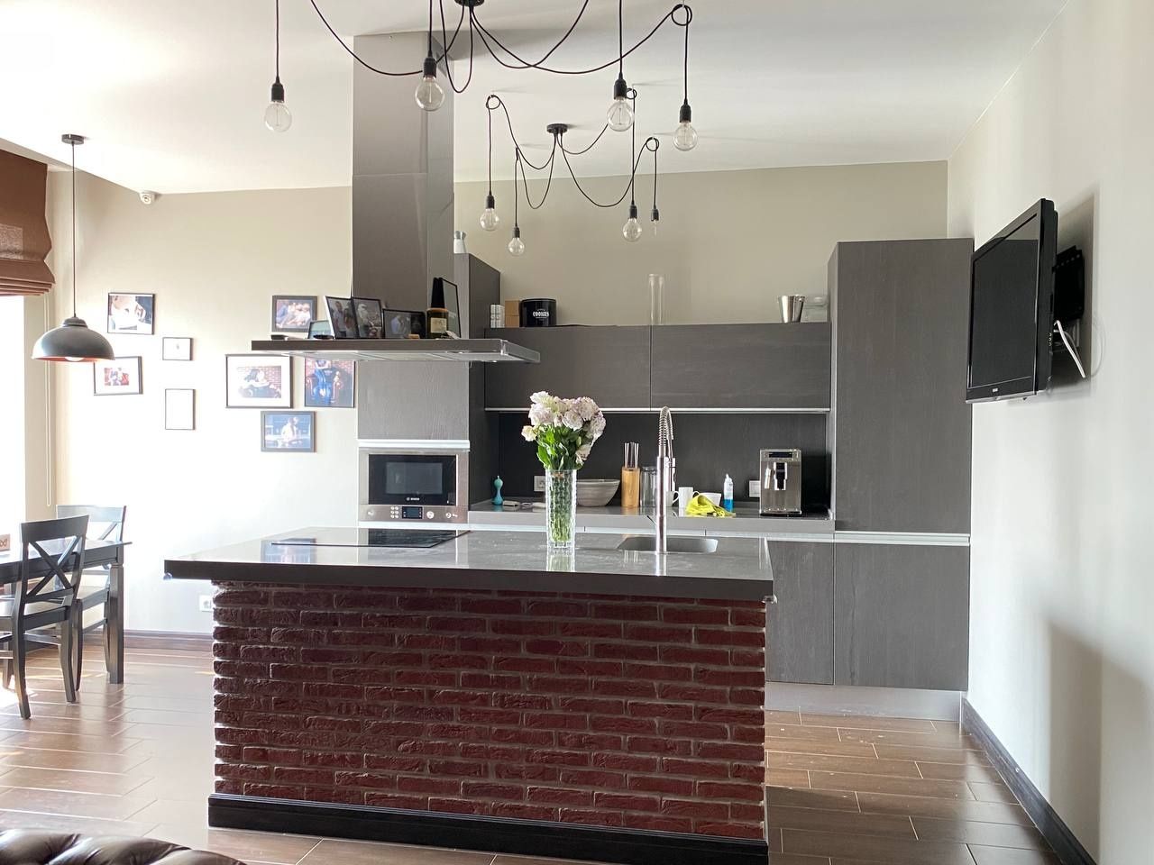 Spacious 3-Room Apartment with City and River View in Obolon Residential Complex