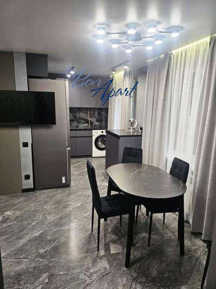 1-bedroom designer apartment in Vidradny district with electric vehicle charging