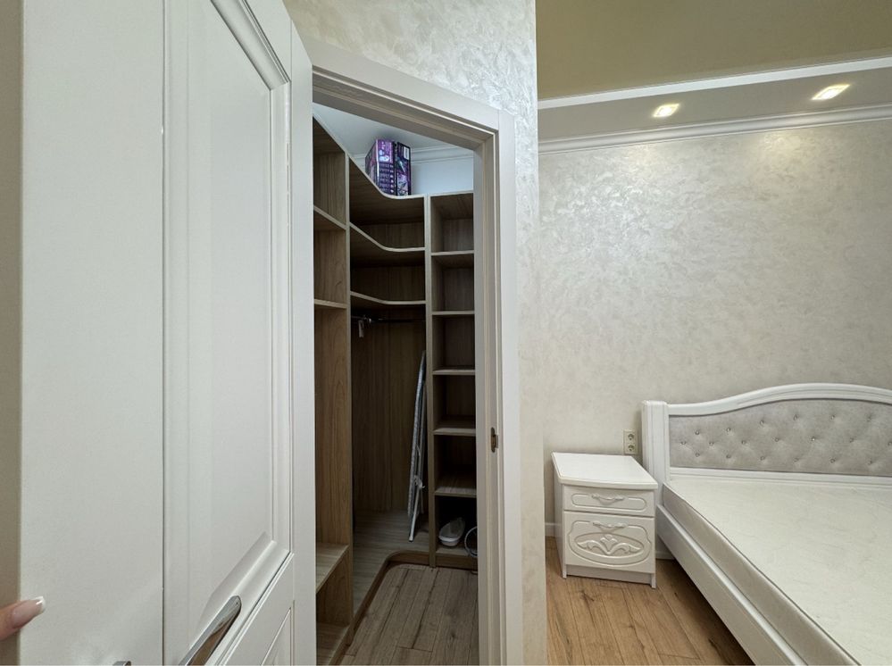 Stylish 2-Room Apartment in New Building with Studio Kitchen and Bedroom