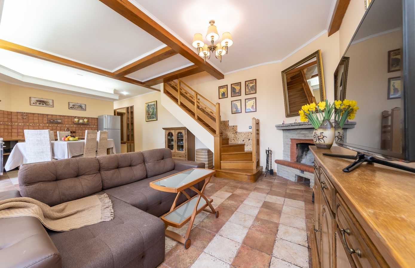3-Room Duplex Apartment in City Center with Fireplace