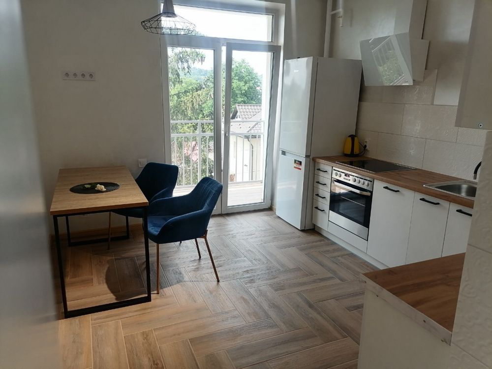 Modern 2-Bedroom Apartment with City View