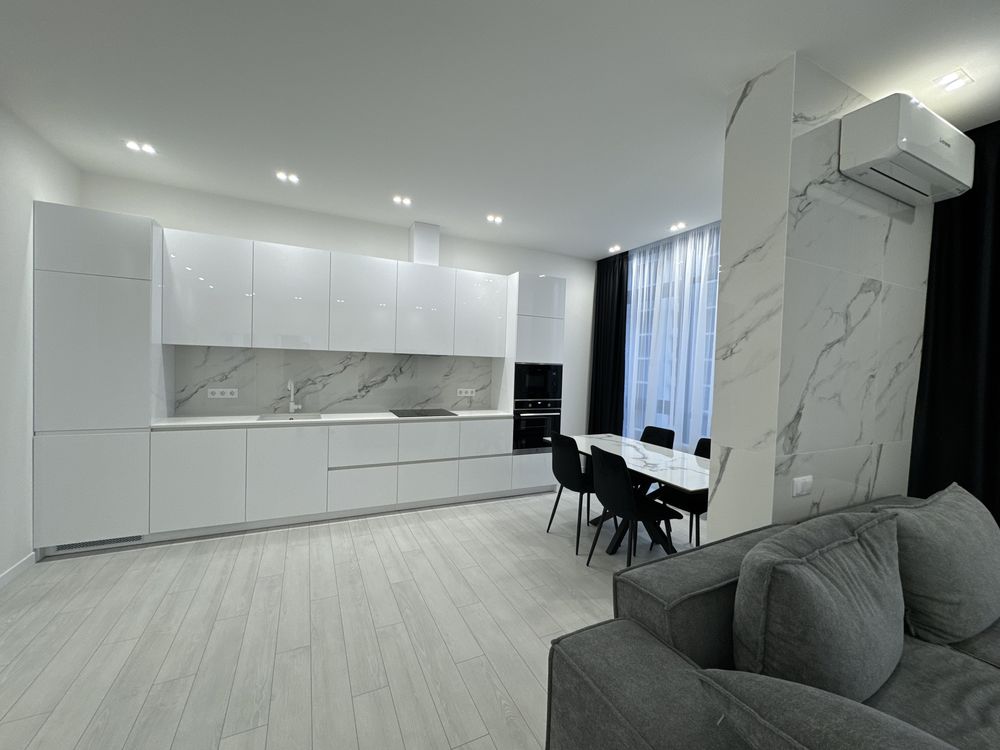 Modern Three-Room Studio in Novopecherski Lipki Complex