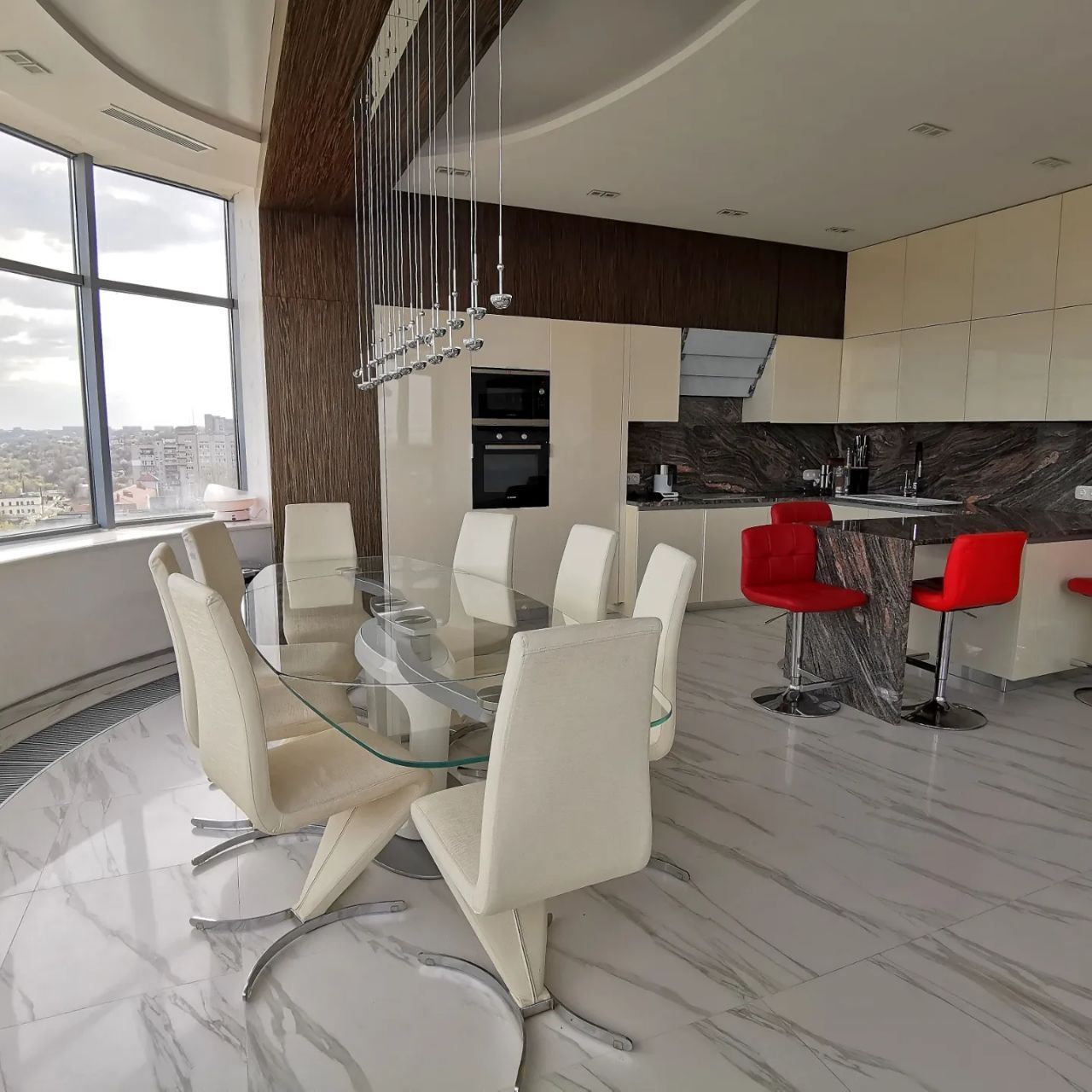 Spacious 4-Bedroom Family Apartment in City Center with Pool and Terrace