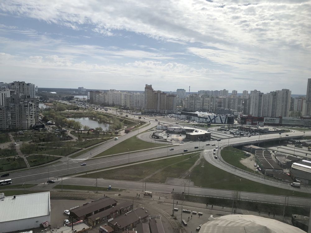 Spacious 1-bedroom apartment near Pozniaky metro