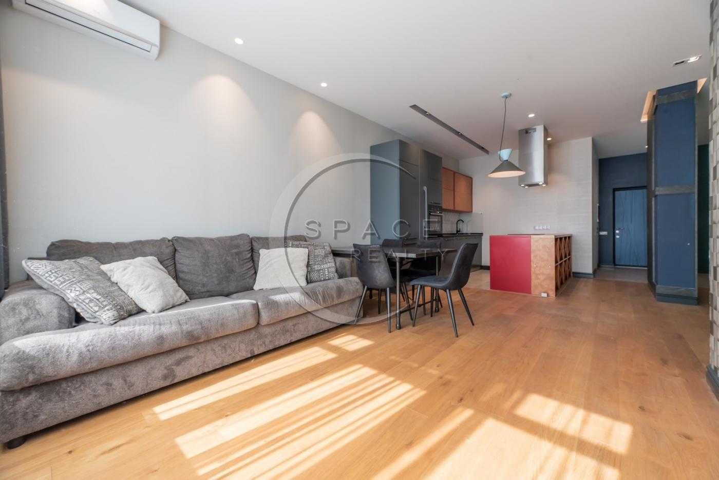 2-Room Apartment in Novopecherski Lipky Complex, Dragomyrova Street