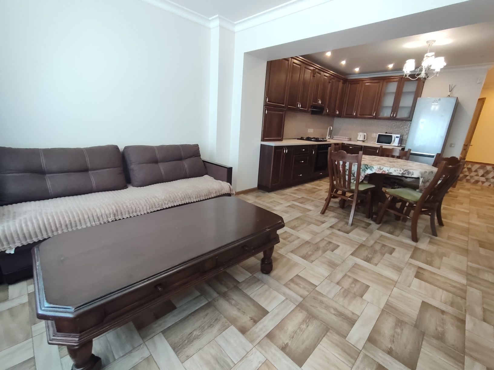 Spacious Two-Level Apartment in Uzhgorod with Amenities