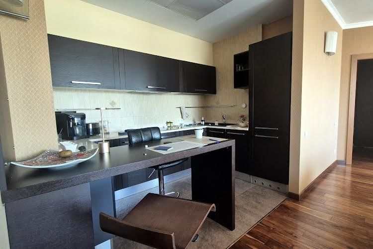 Spacious Apartment near Music Comedy Theater, French Boulevard, Arkada Residential Complex