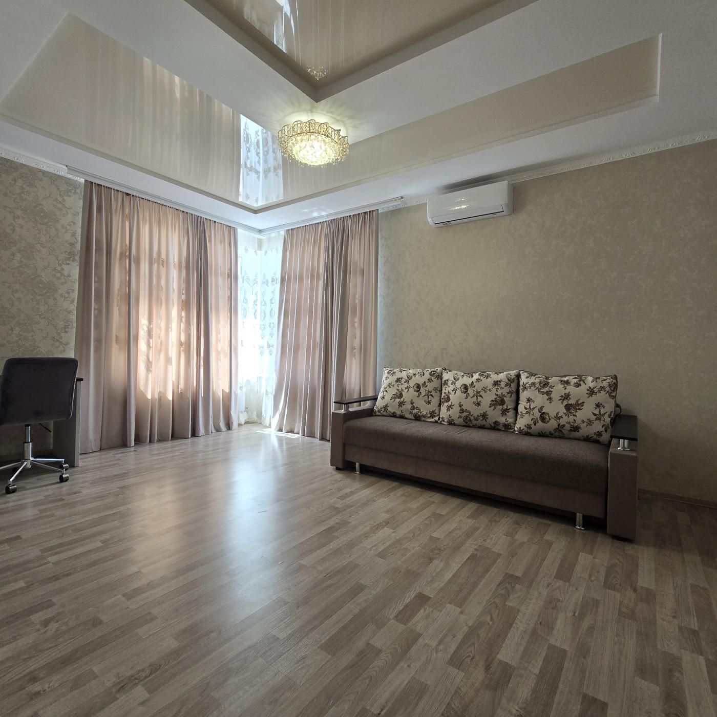 Two-room apartment near city lake with premium renovation