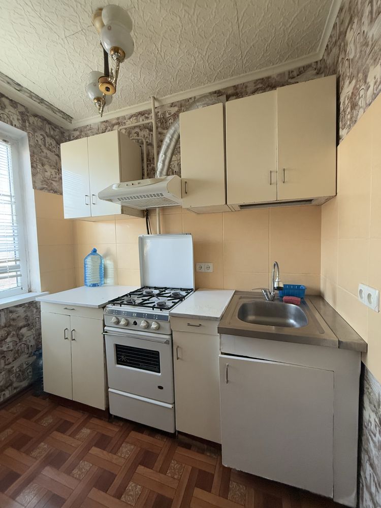 Furnished 2-Bedroom Apartment Near School 18