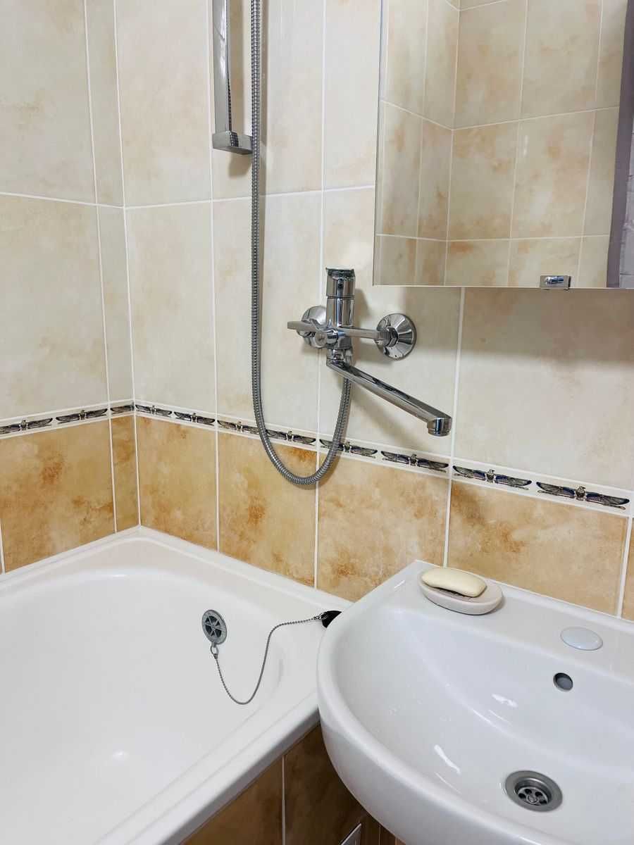 1-Bedroom Apartment on Drahomanov Street, Poznyaky District