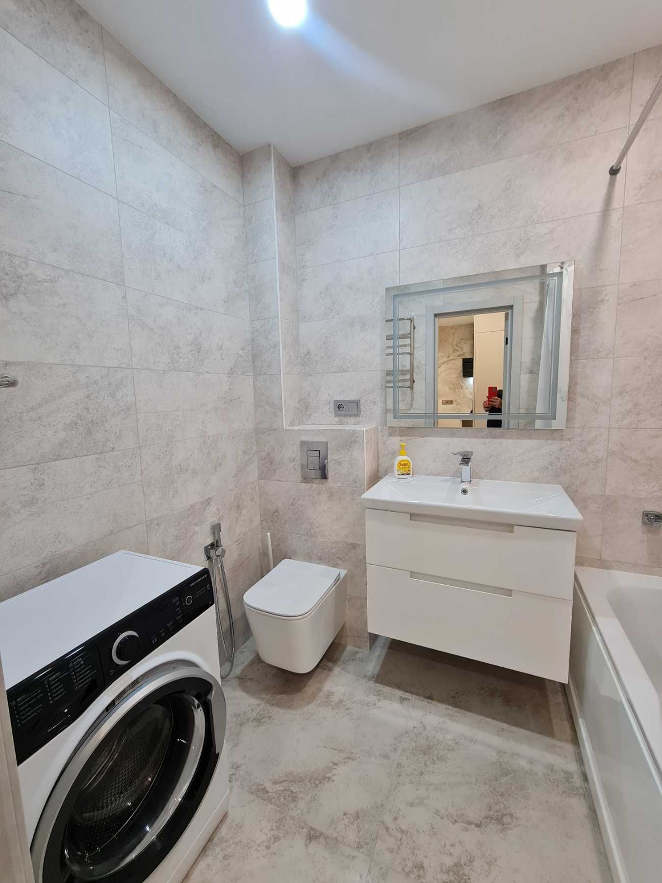 Luxurious 1-Bedroom Apartment with High-End Renovation and Autonomous Heating