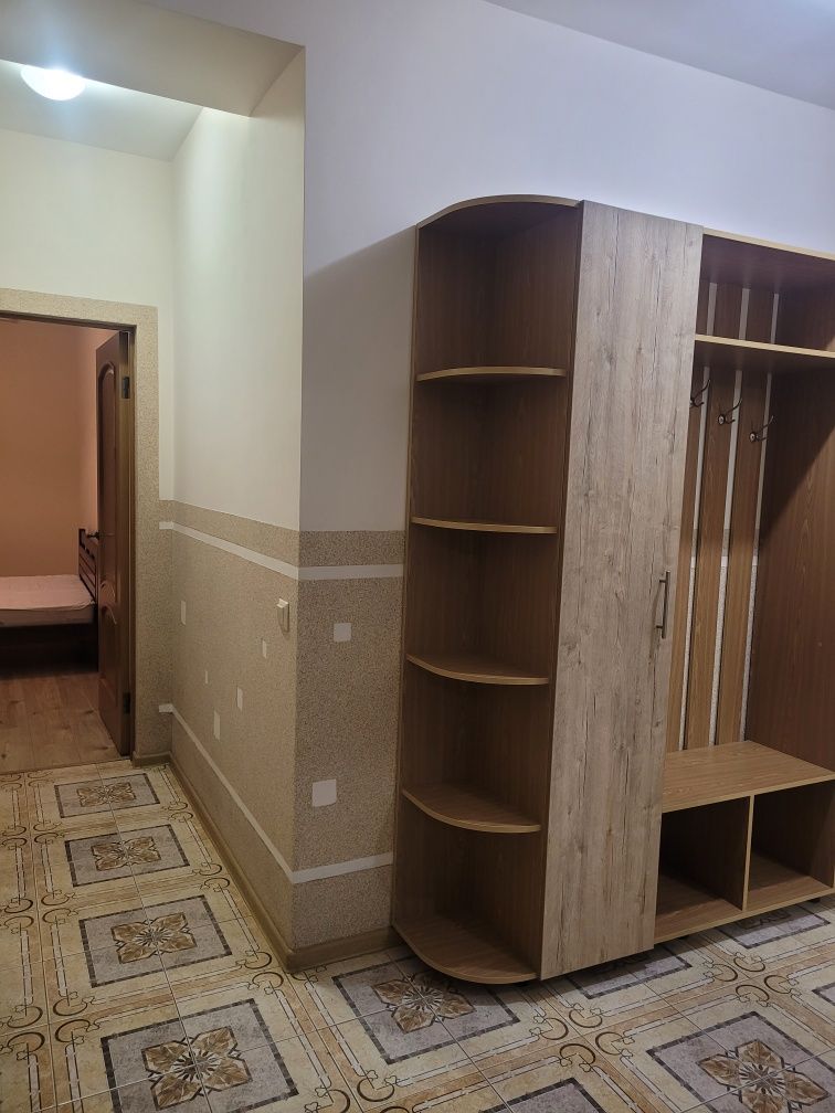Парк маңындағы қала орталығындағы 3 бөлмелі пәтер, толық жабдықталған
