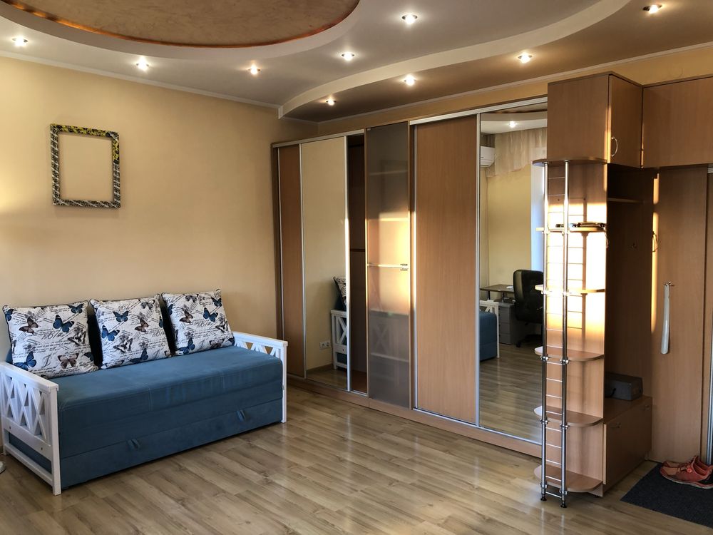 Studio Apartment in Shevchenkivskyi District, Zustrichna Street