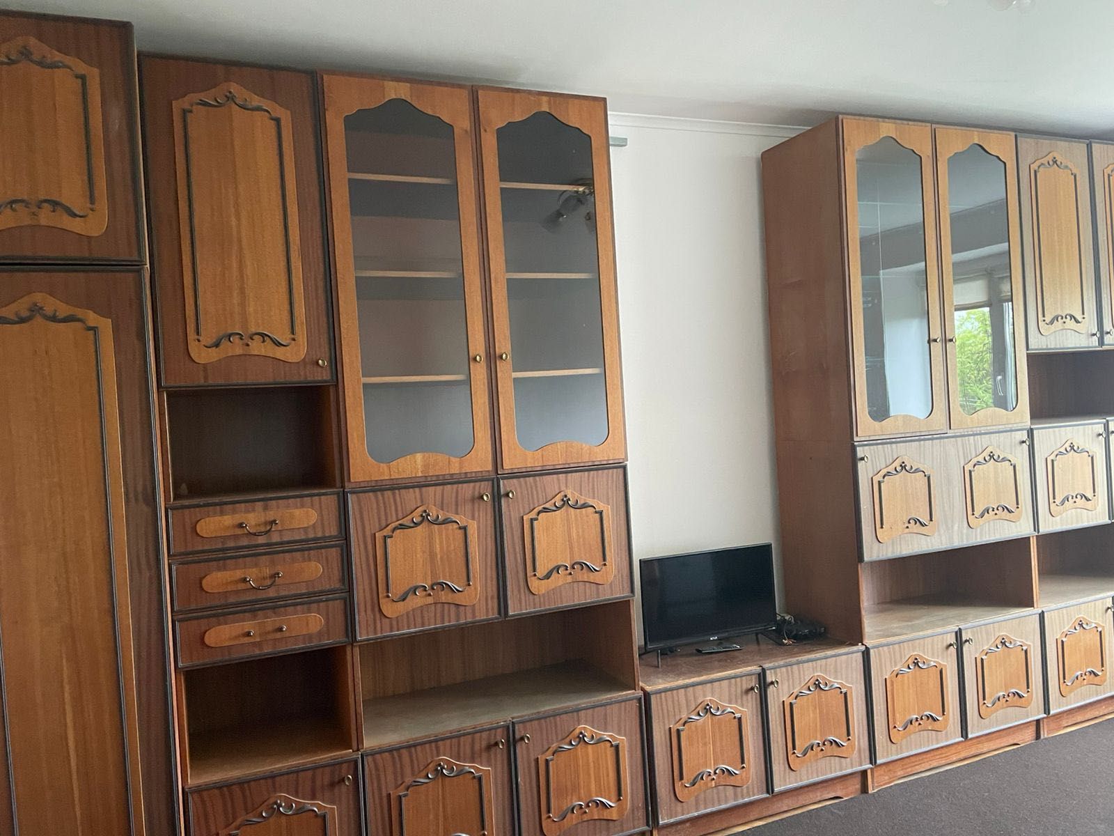 2-Room Apartment on Mykolaichuka Street, Good Condition, Separate Rooms