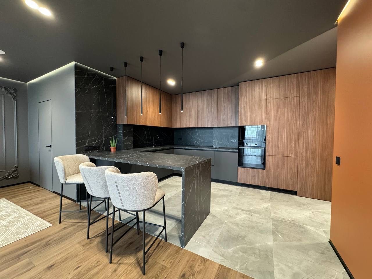 Spacious 1-Bedroom Apartment with Modern Design in Shevchenkivskyi District