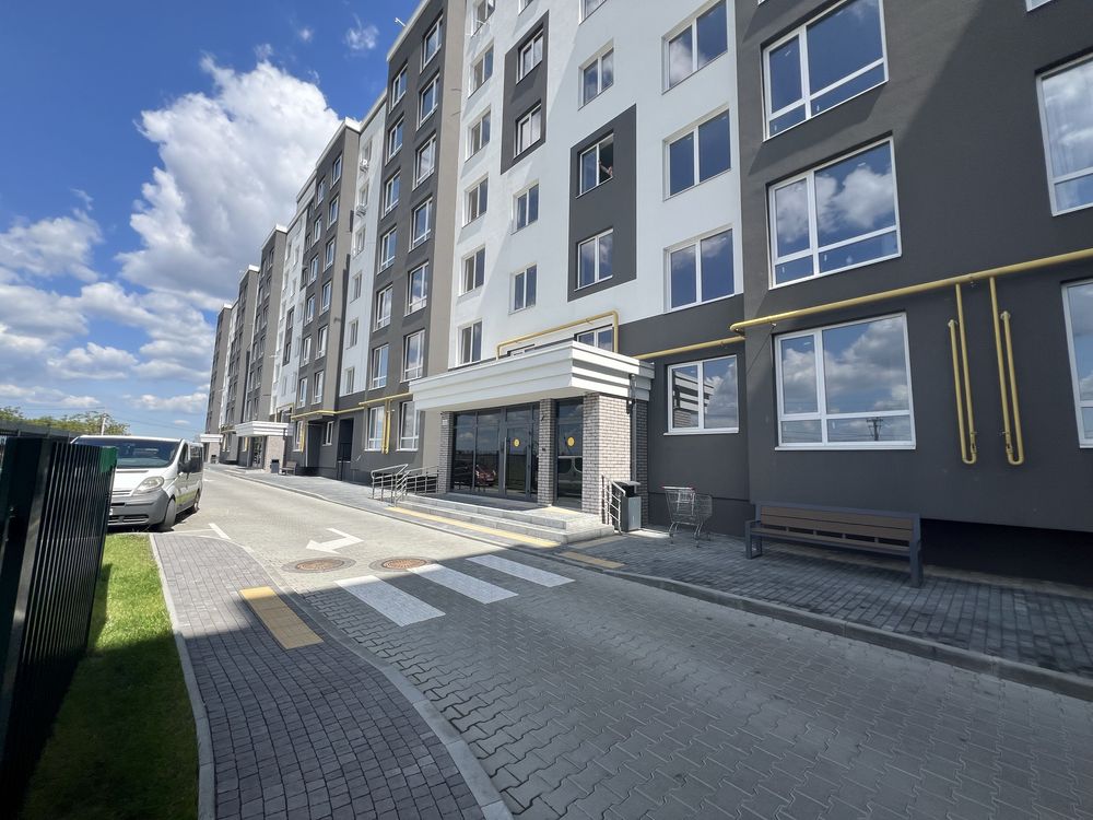 Large One-Bedroom Apartment in Svyatopetrivske with Modern Amenities