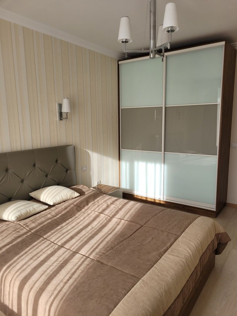 2-Room Apartment near Park and Lake with Great View
