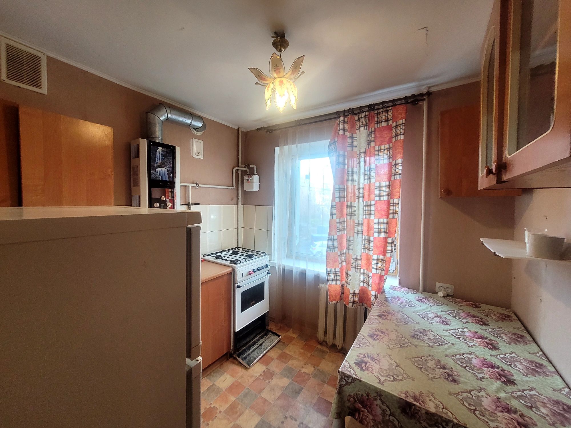 Cozy 1-Bedroom Apartment Near Church with Large Kitchen