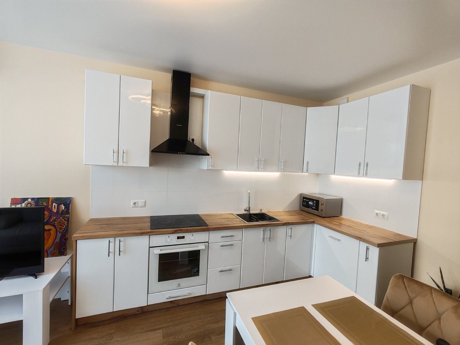 2-Room Apartment with Panoramic Dnipro River View in Great Complex